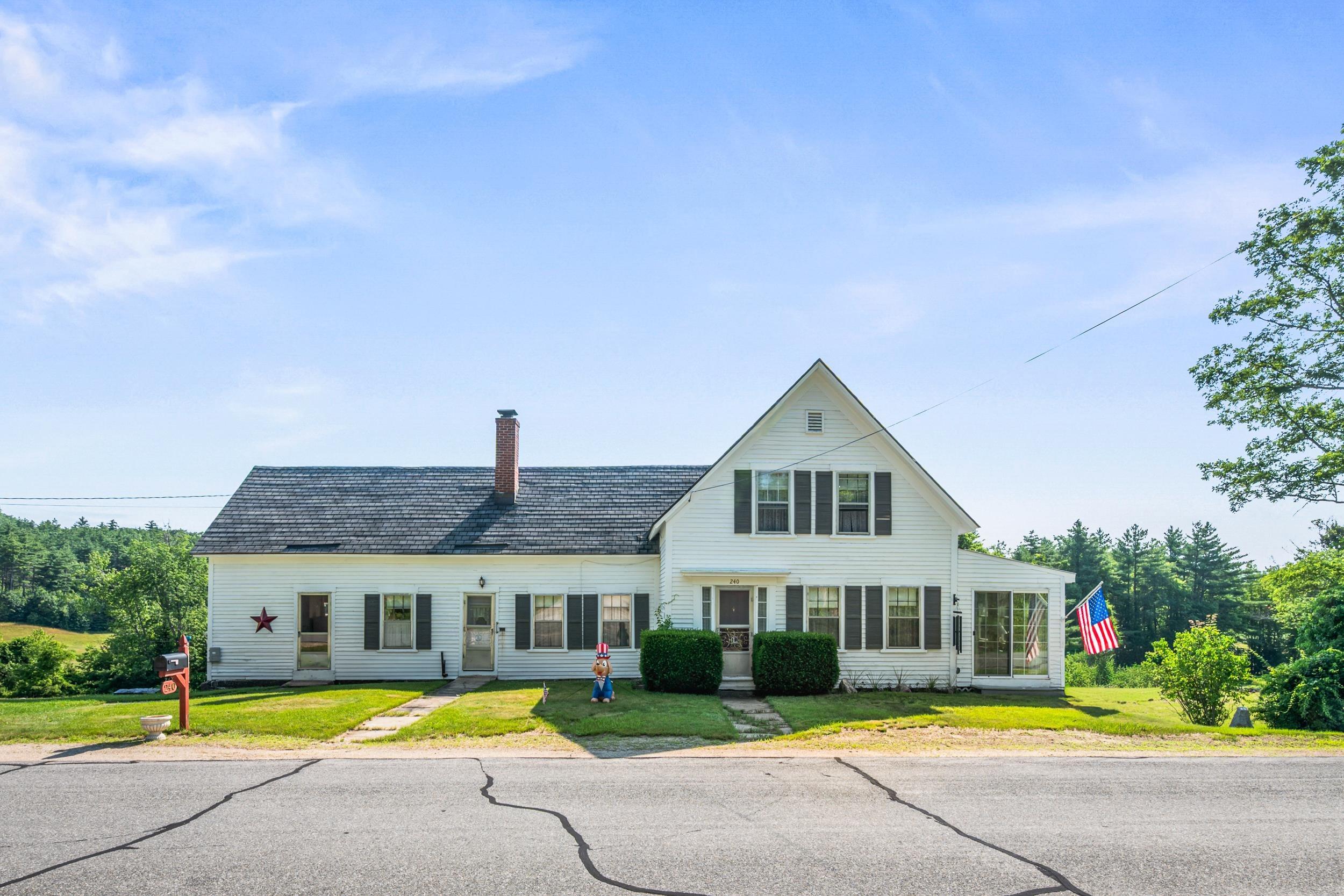 Image 3: THREE BEDROOMS, TWO ENCLOSED PORCHES AND WONDERFUL LIVING AR Image 3: THREE BEDROOMS, TWO ENCLOSED PORCHES AND WONDERFUL LIVING AR