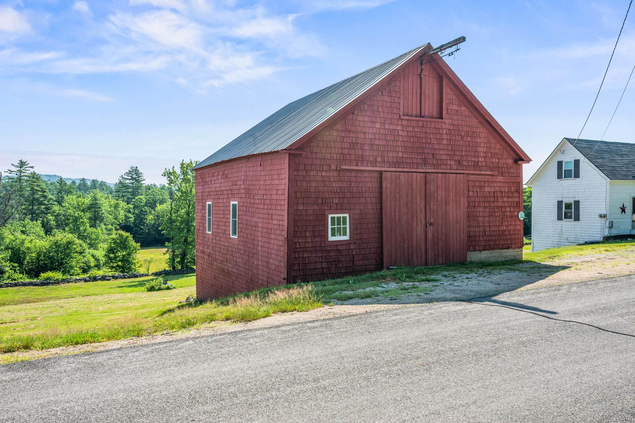Image 4: DETACHED TWO STORY BARN WITH A WALK OUT LOWER LEVEL IS IN GO Image 4: DETACHED TWO STORY BARN WITH A WALK OUT LOWER LEVEL IS IN GO