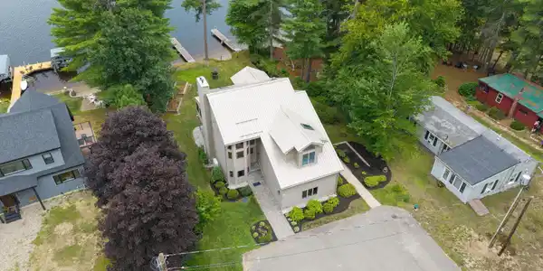 22 Lakeside Drive