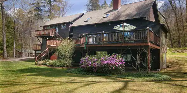 208 East Shore