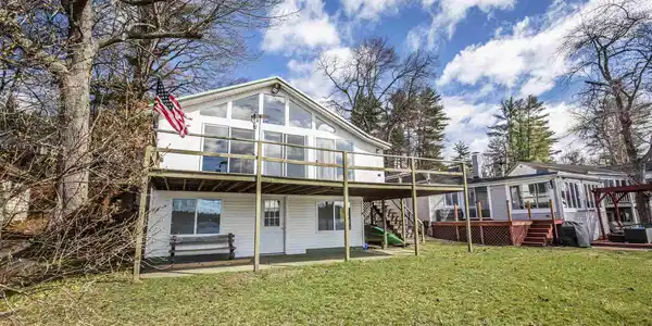 32 Lakeside