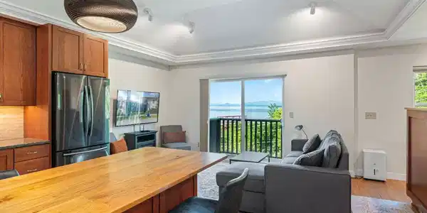 71 North Avenue