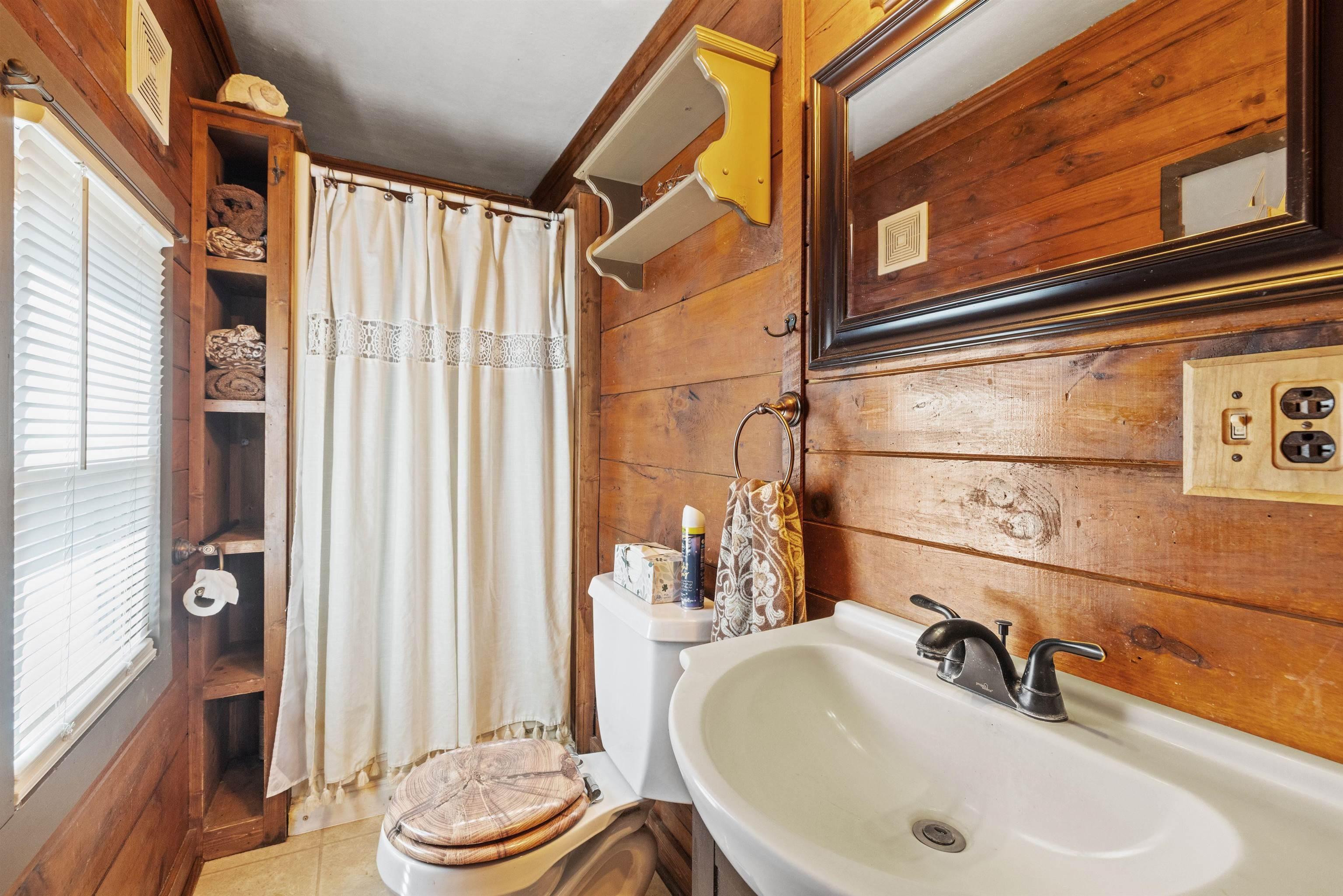 Image 2: 3/4 Bath!