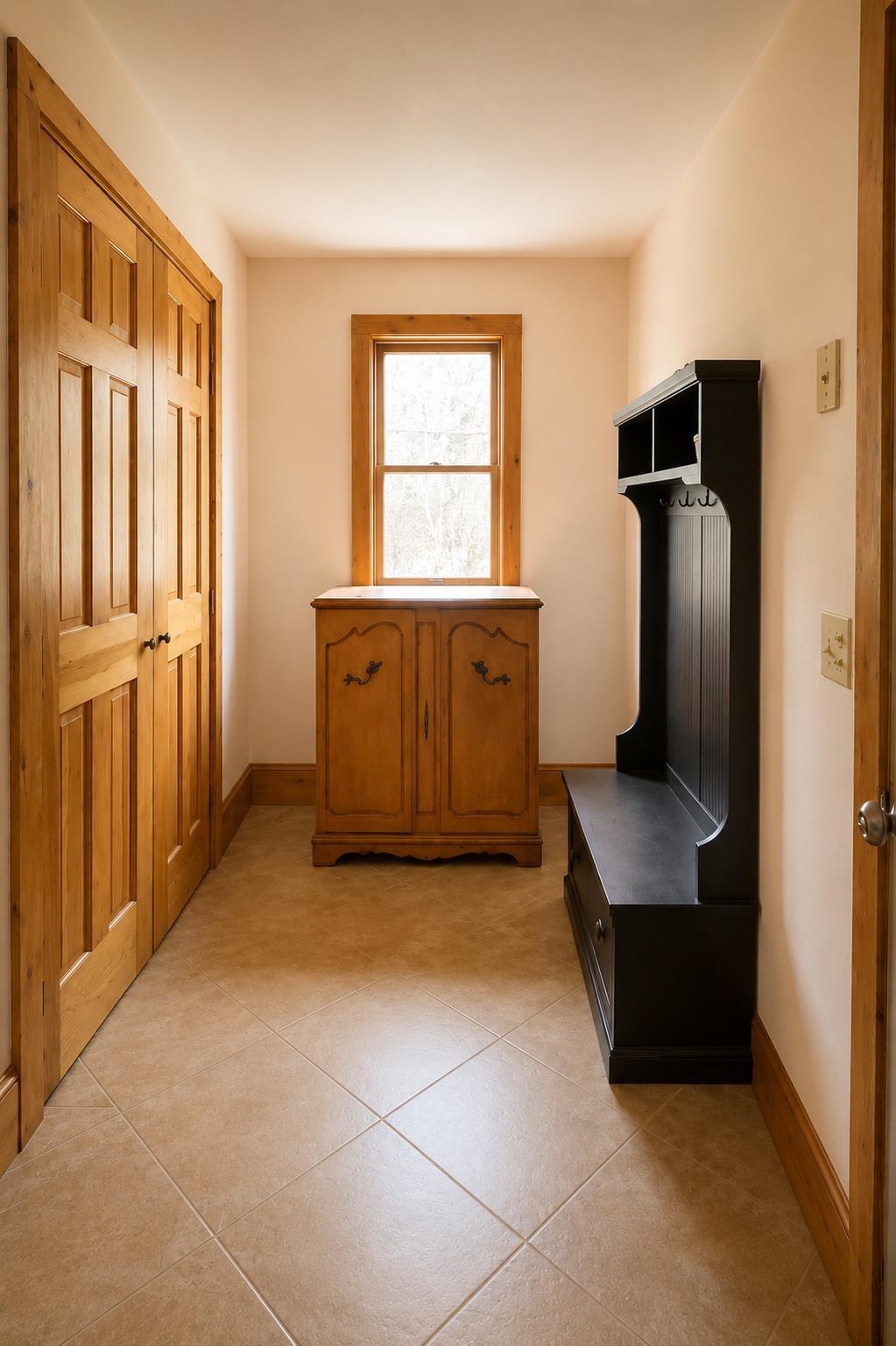 Image 3: Foyer