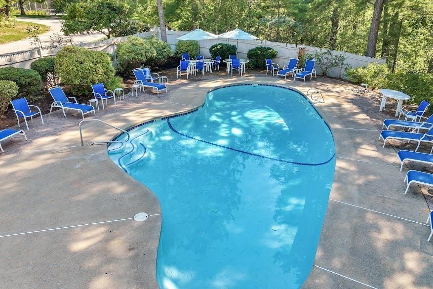 Image 2: Pool