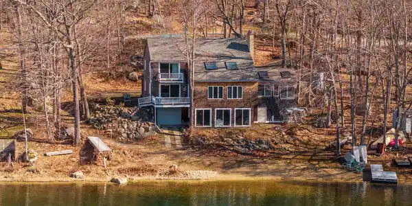 51 North Shore Road