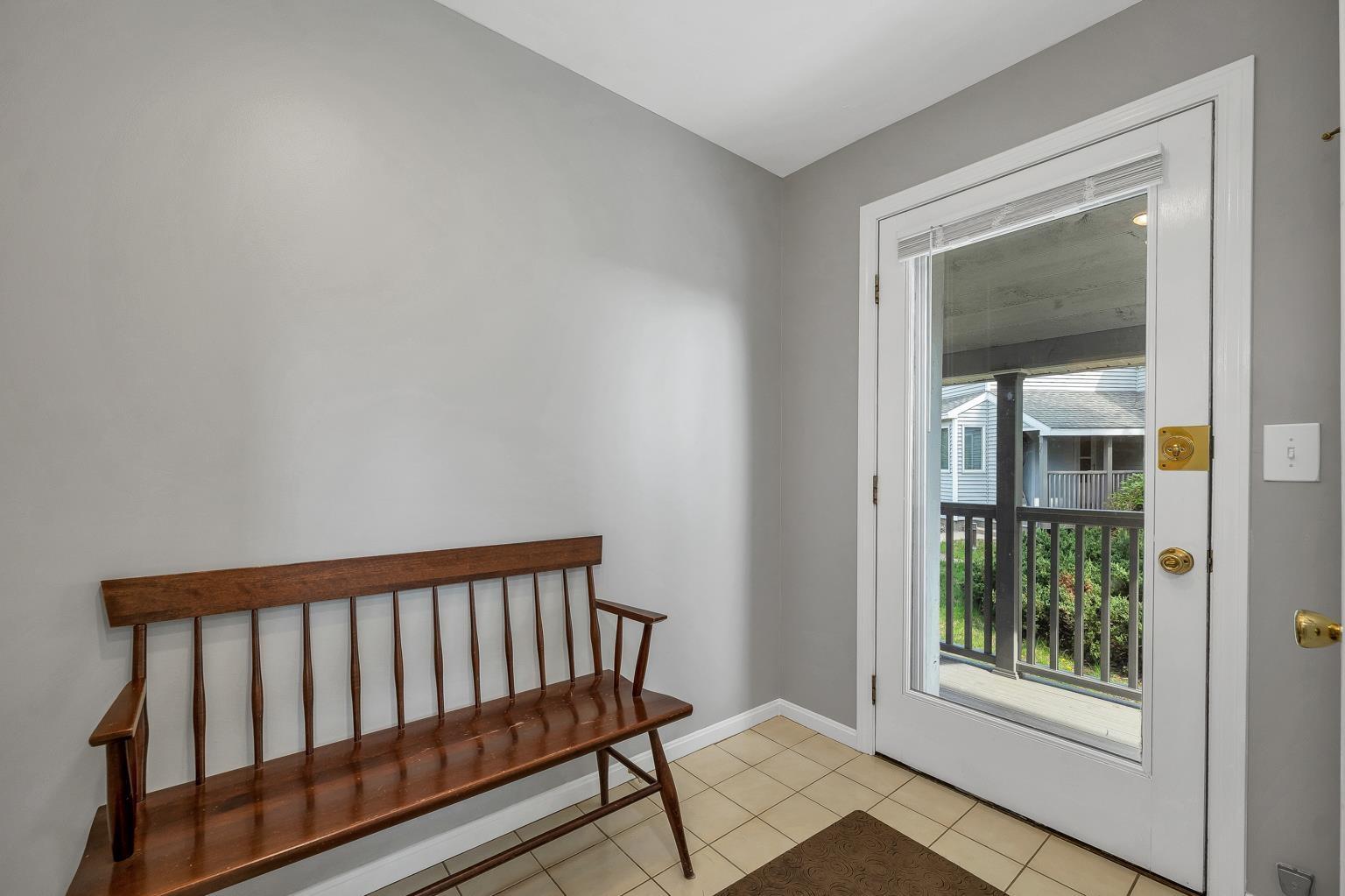 Image 2: Large Entry way Image 2: Large Entry way