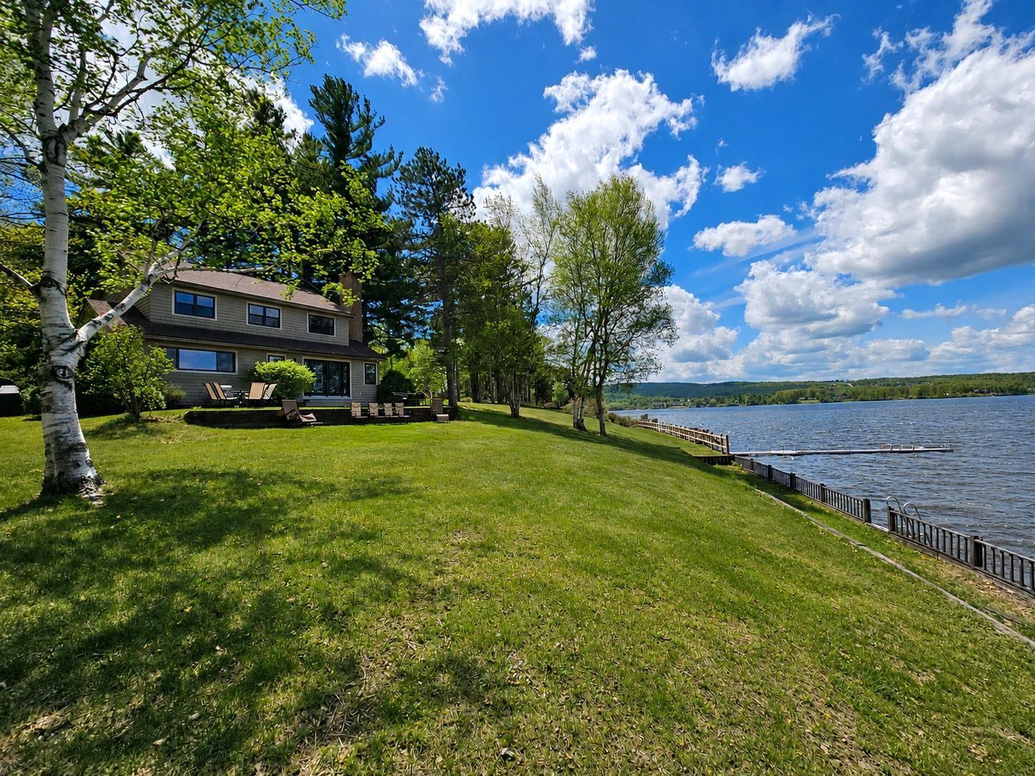 Image 4: Front Lawn Image 4: Front Lawn