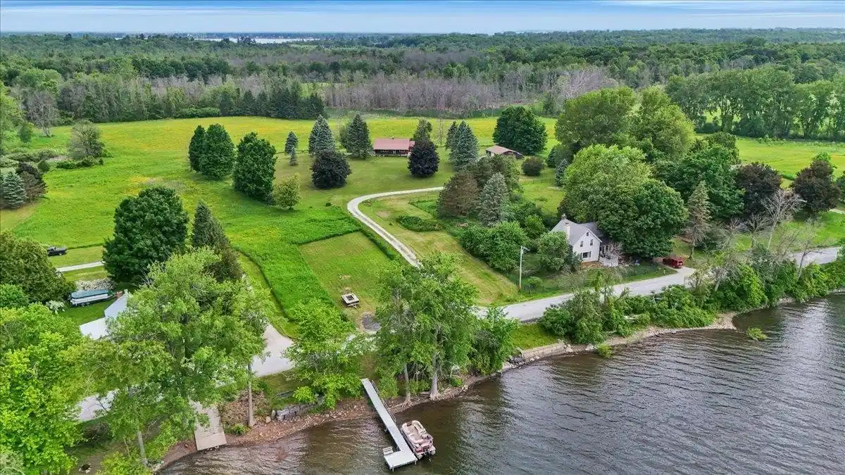 Image 1: 62' of Owned Lake Frontage!