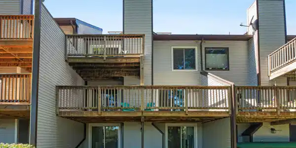 27 Pondview Drive