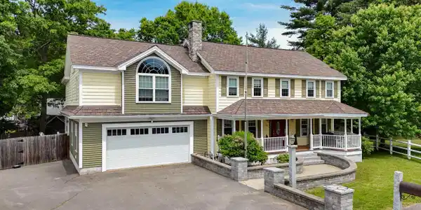 8 Ferncroft Drive
