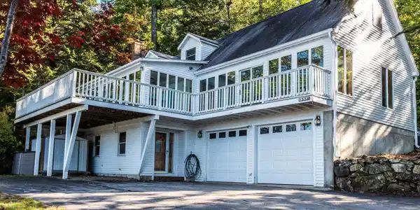 558 Lovell Lake