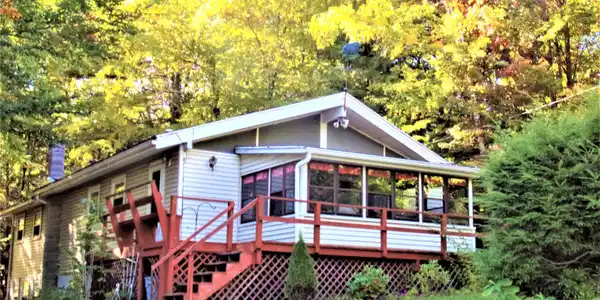 6 Brucic Hill