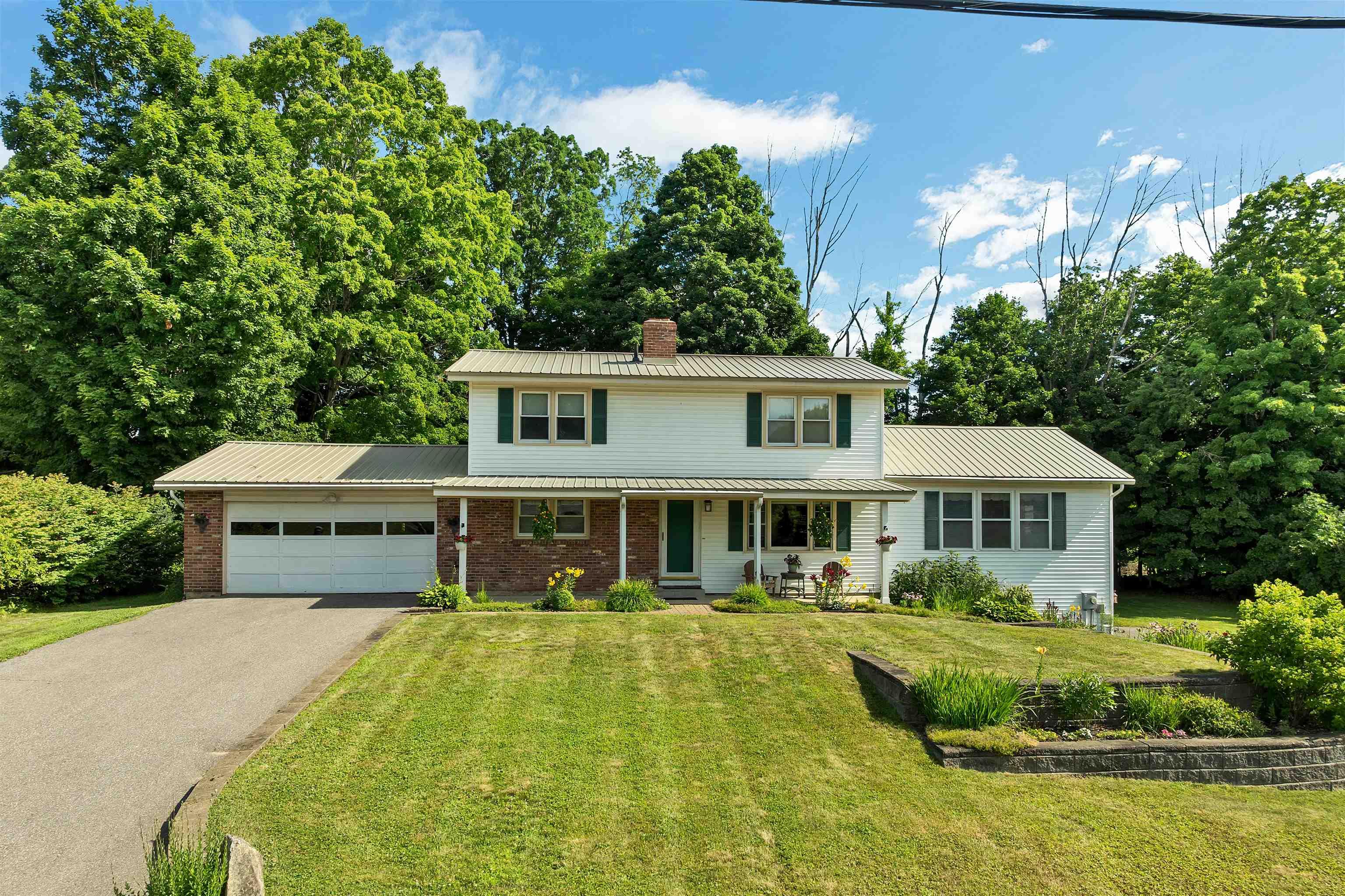 Image 2: 5 Bedrooms 3 Baths 4 car garage