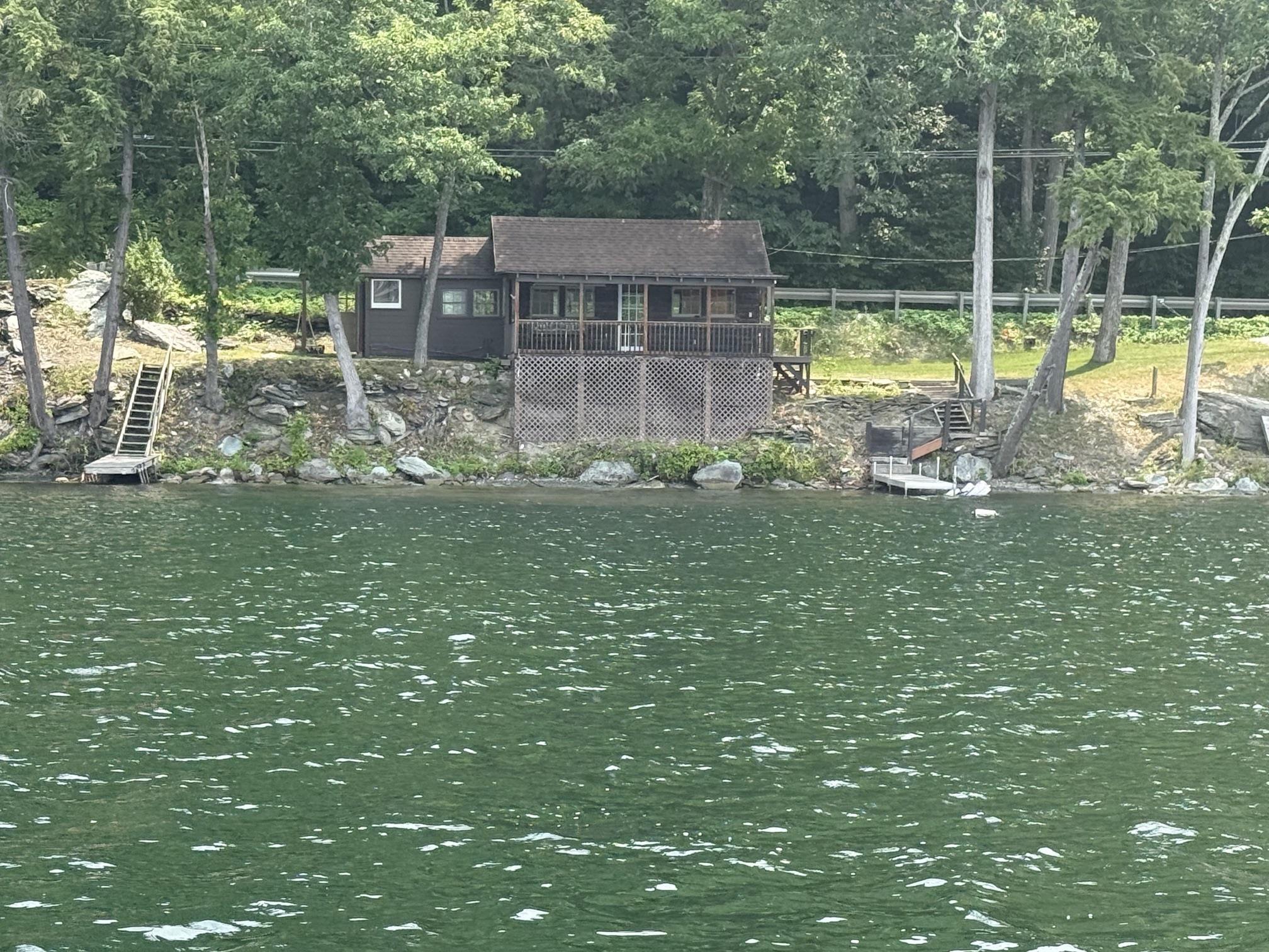 Image 3: SPARKLING WATER VIEWS