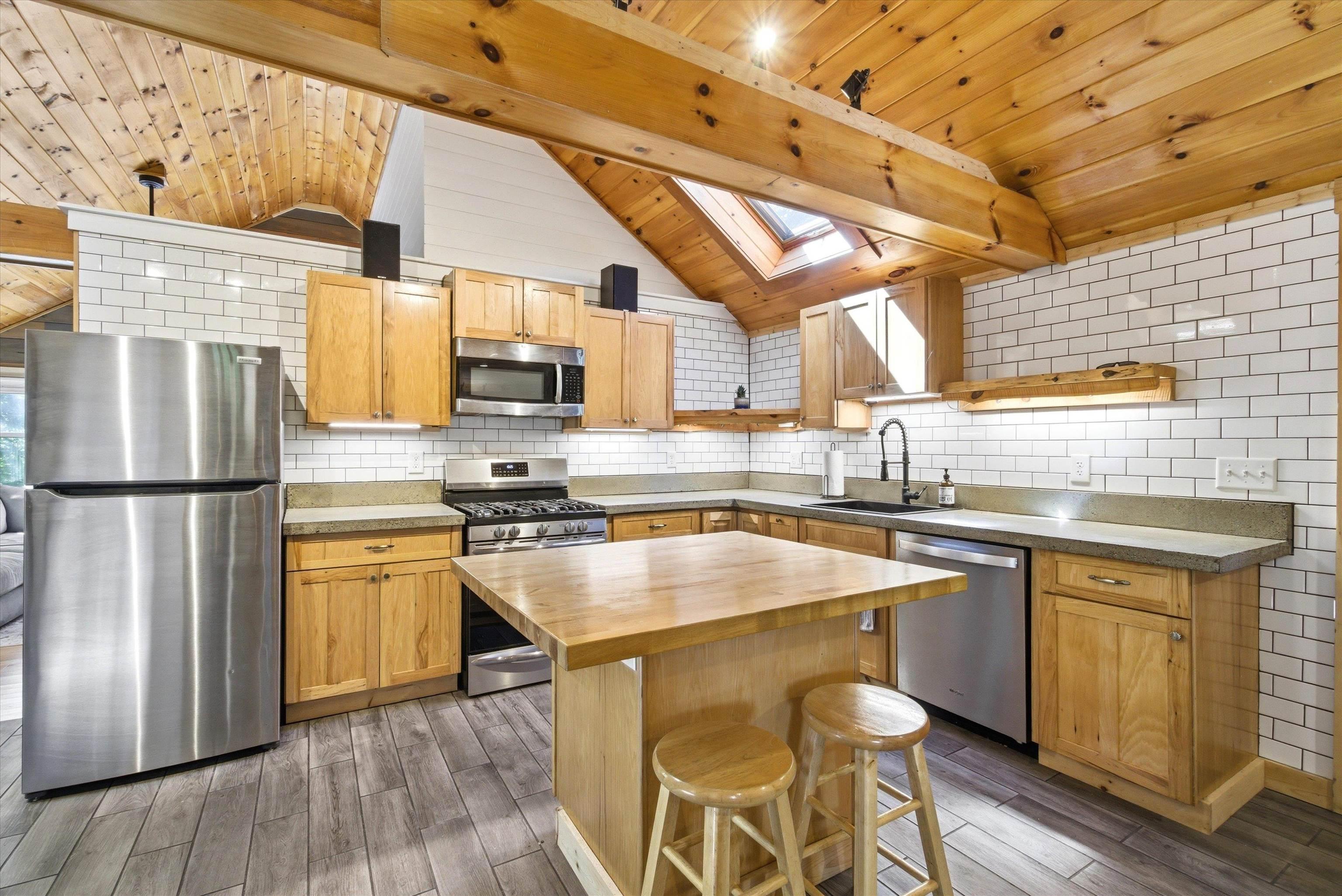 Image 2: Stainless steel appliances