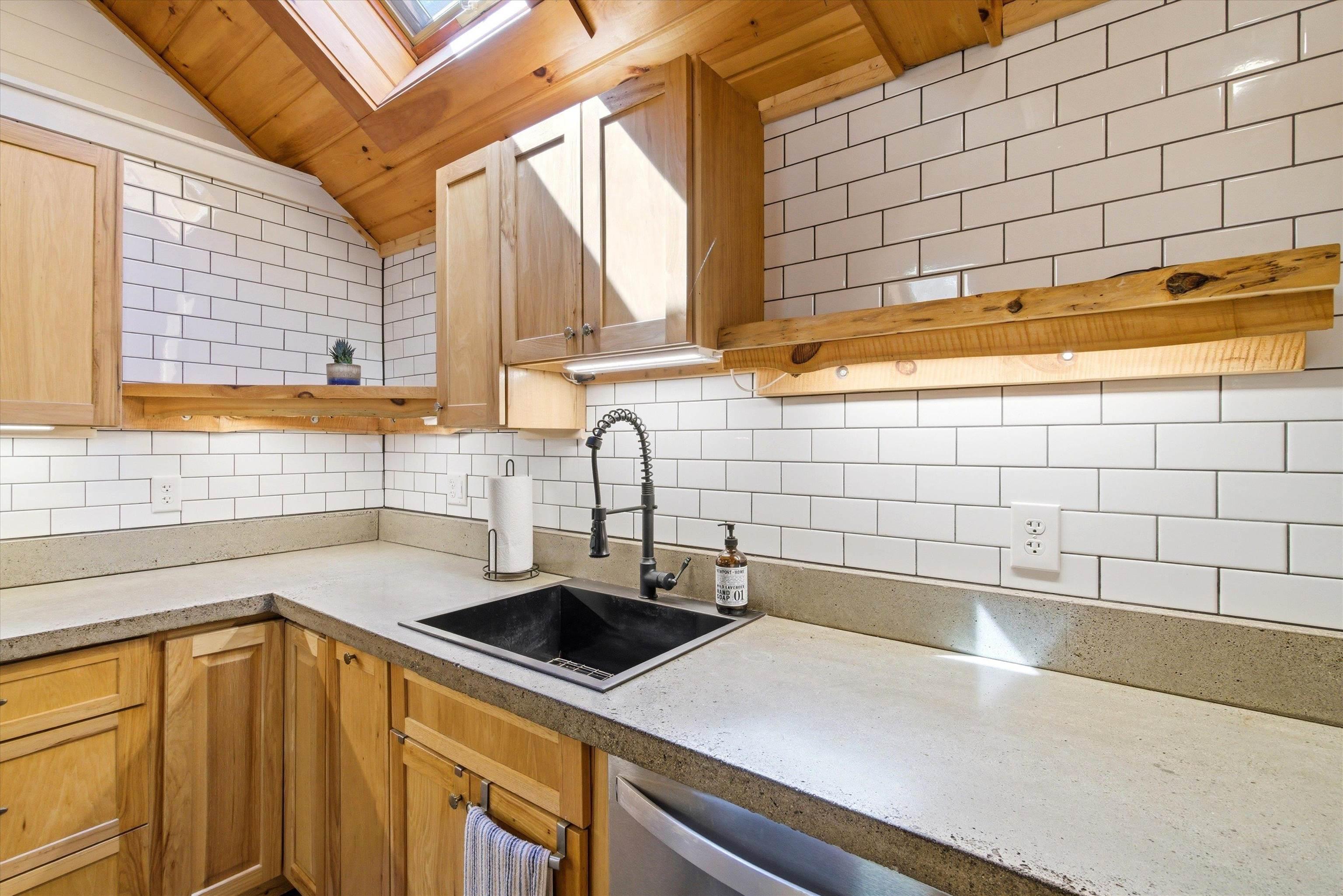Image 4: Custom Concrete Countertop