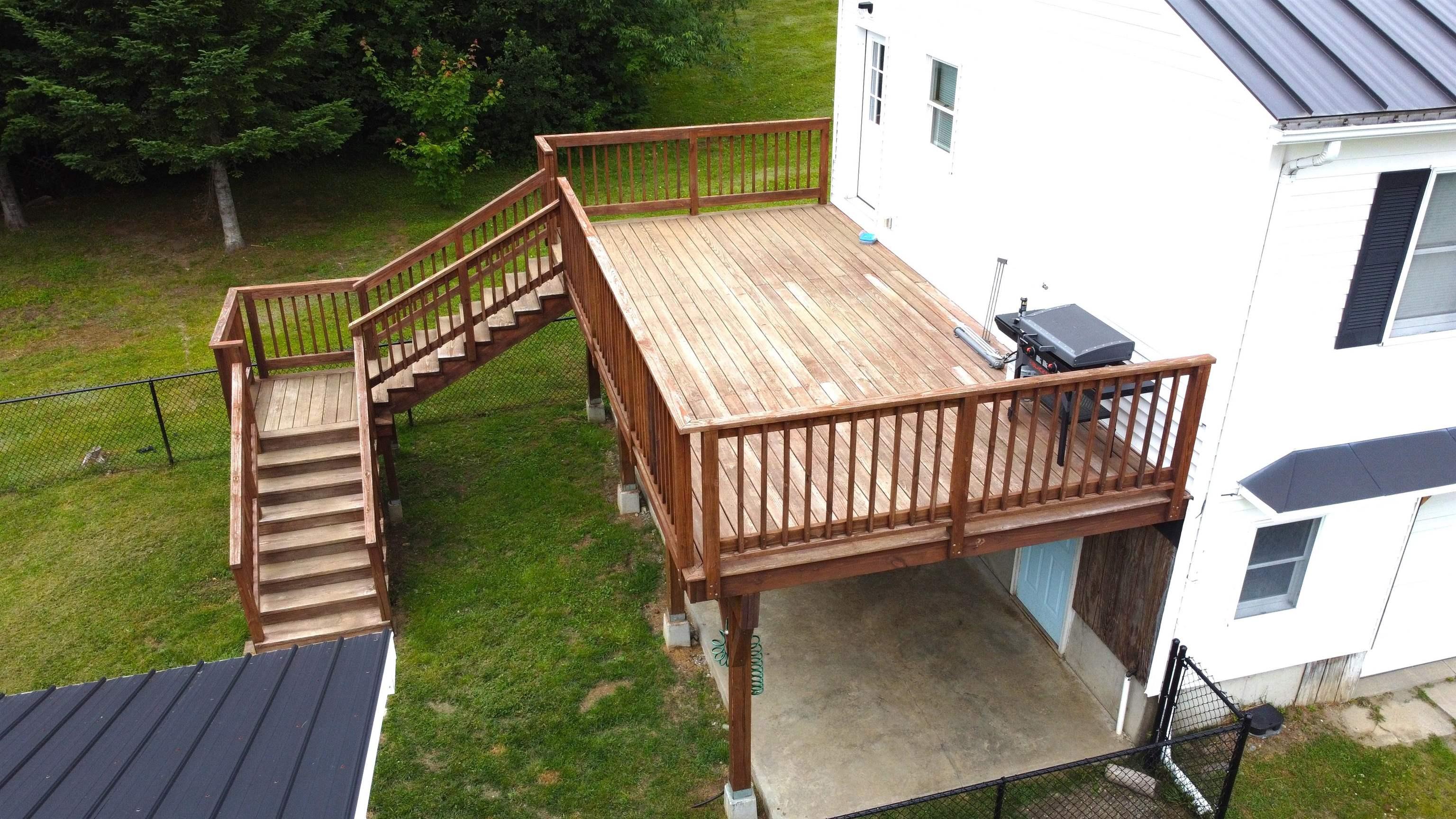 Image 3: Deck