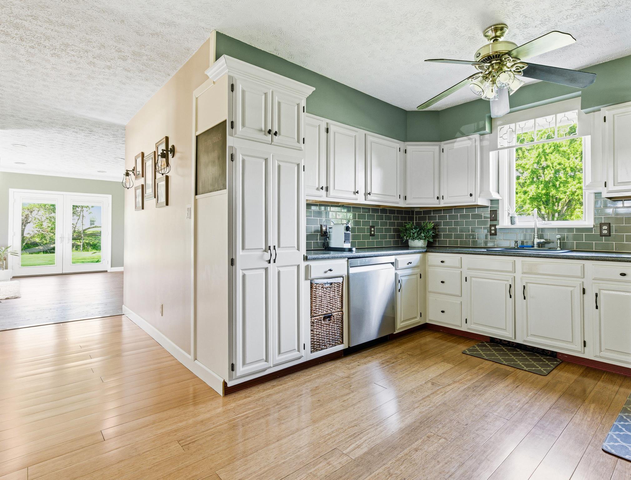 Image 3: Kitchen Image 3: Kitchen