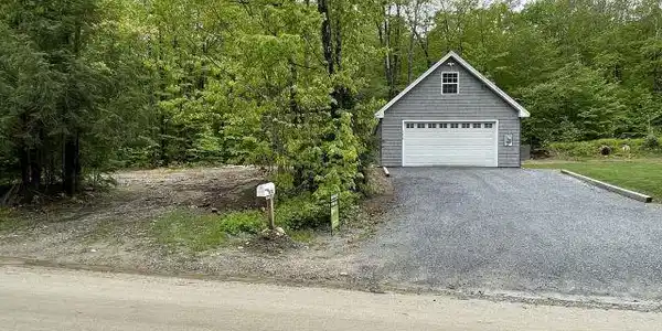 1472 Valley Road