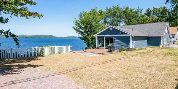 335 East Lakeshore