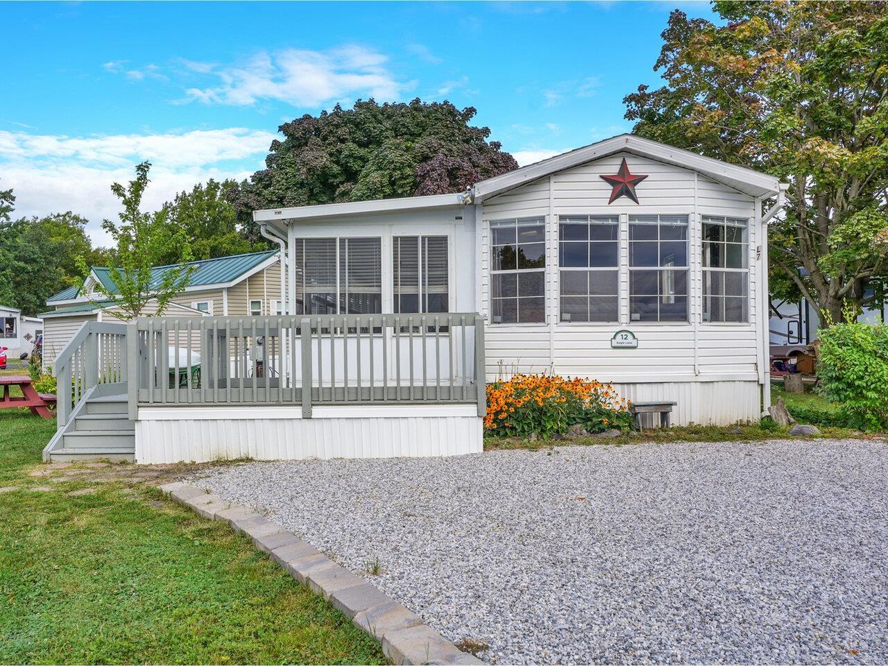 Image 1: 2-BR cottage at Apple Island! Image 1: 2-BR cottage at Apple Island!