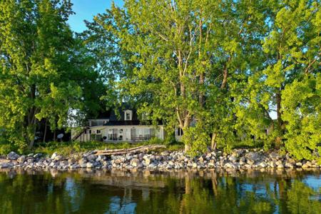 2482 West Shore