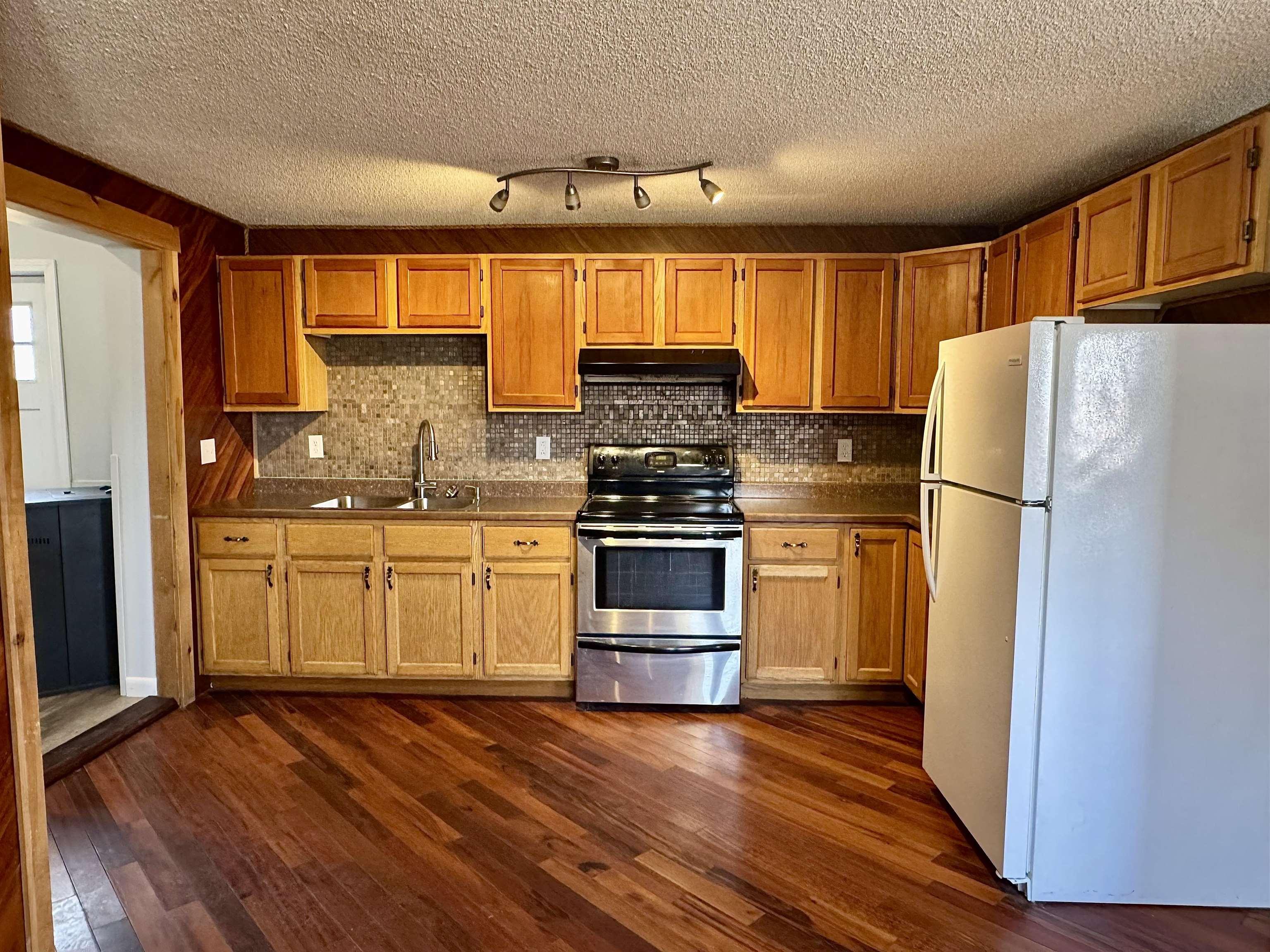 Image 3: Kitchen