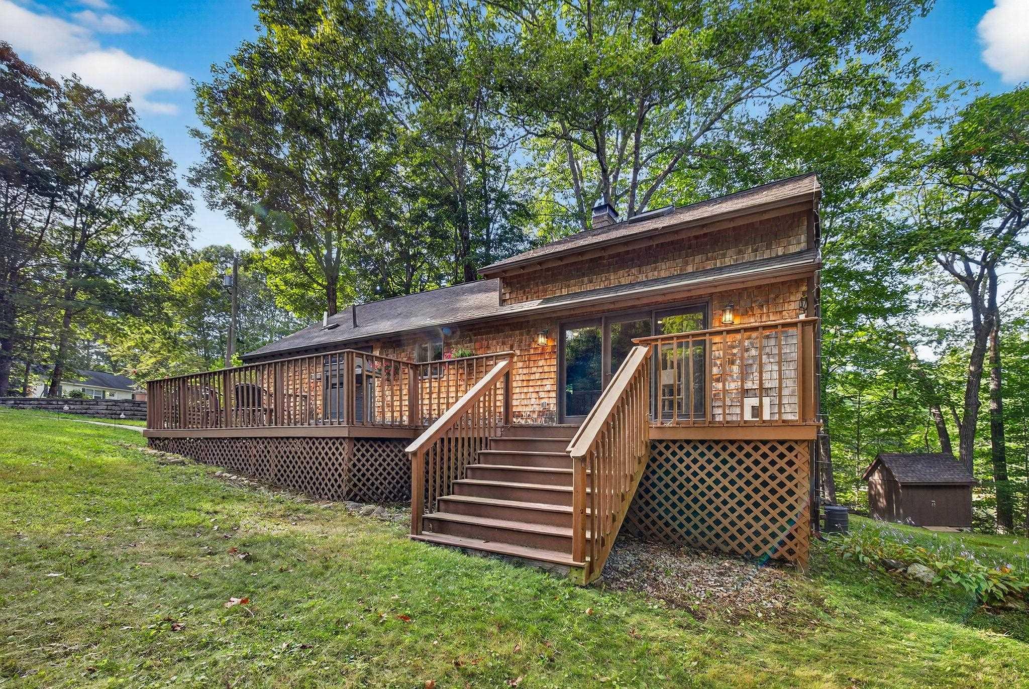 Image 2: Lots of outdoor living space Image 2: Lots of outdoor living space