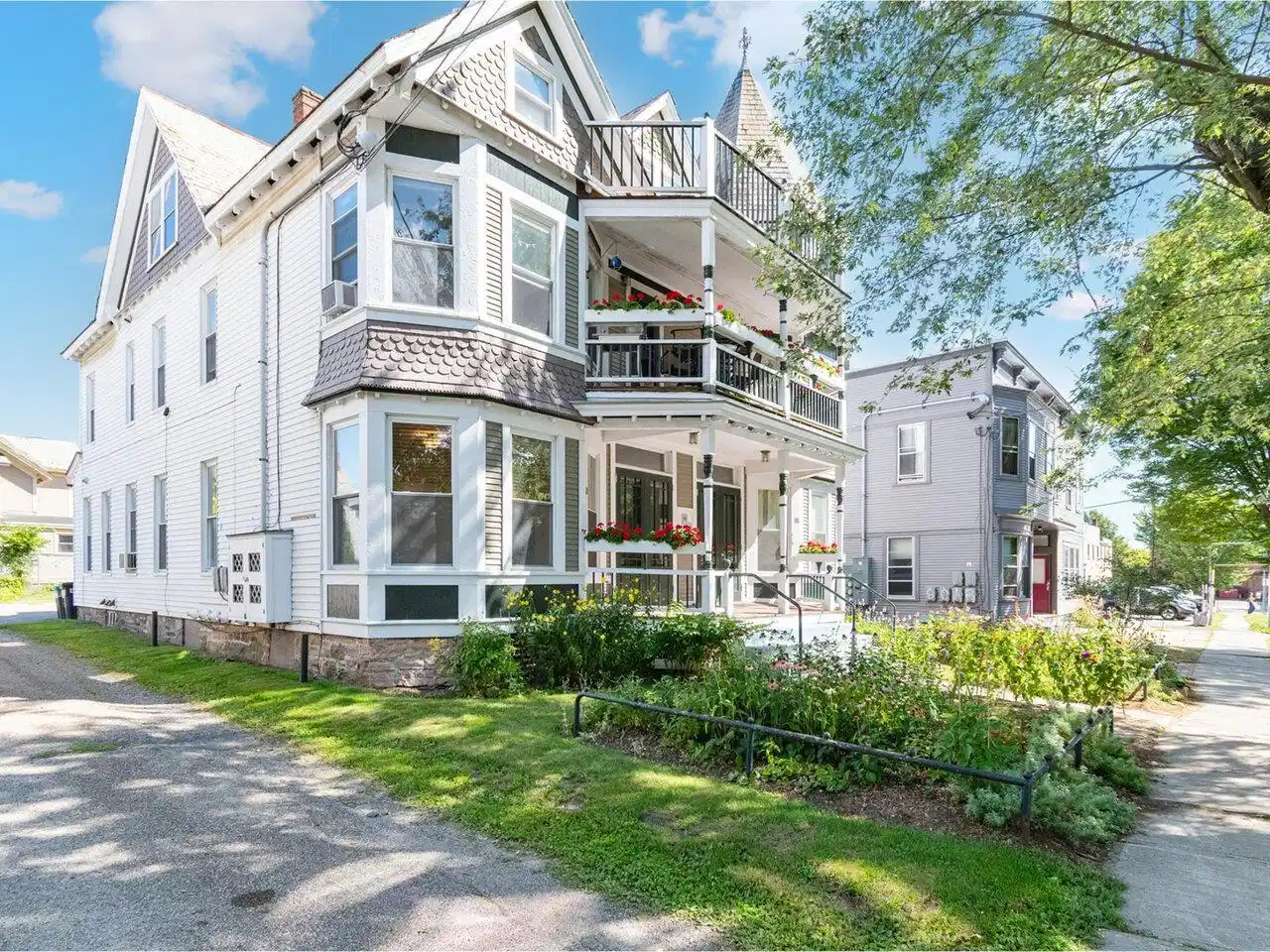 Image 1: Fantastic downtown location! Image 1: Fantastic downtown location!