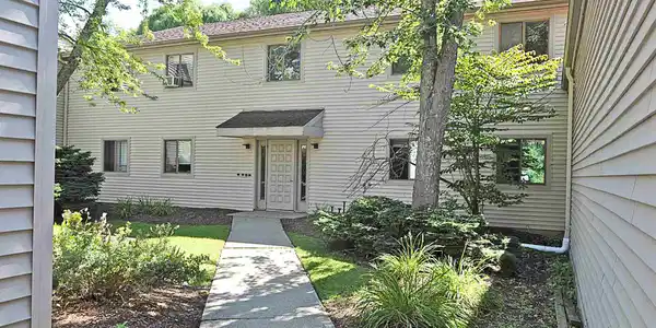 425 Locust Hill