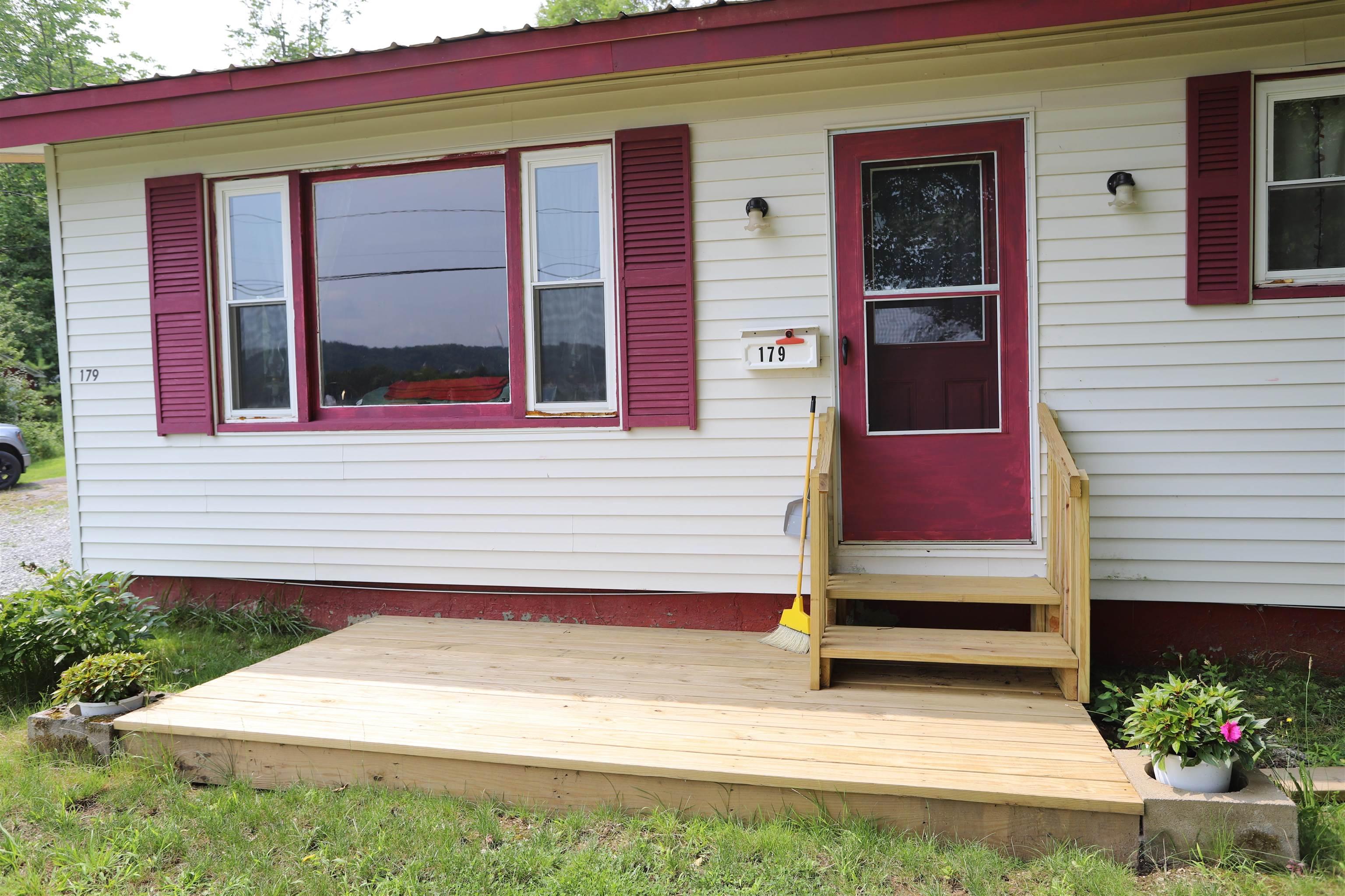 Image 3: Front Deck