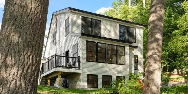 7 Beach Road
