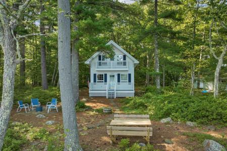 10 Pitchwood Island