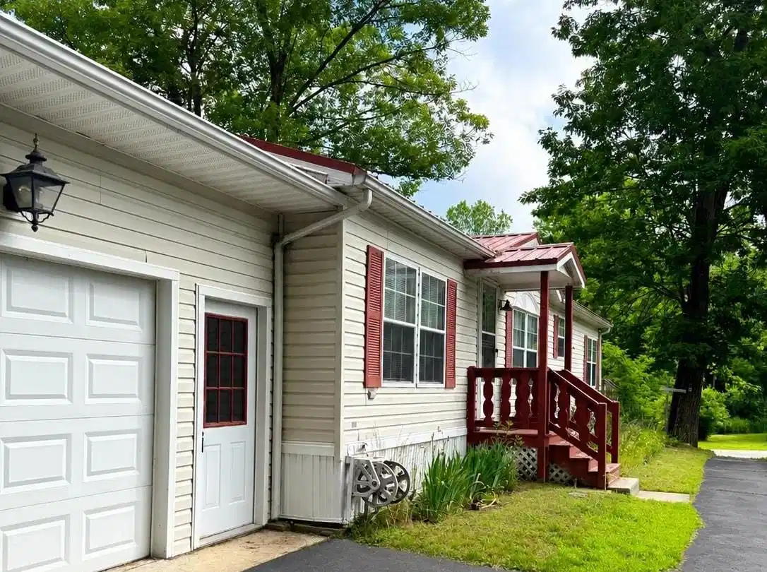 Image 1: Outside Image 1: Outside