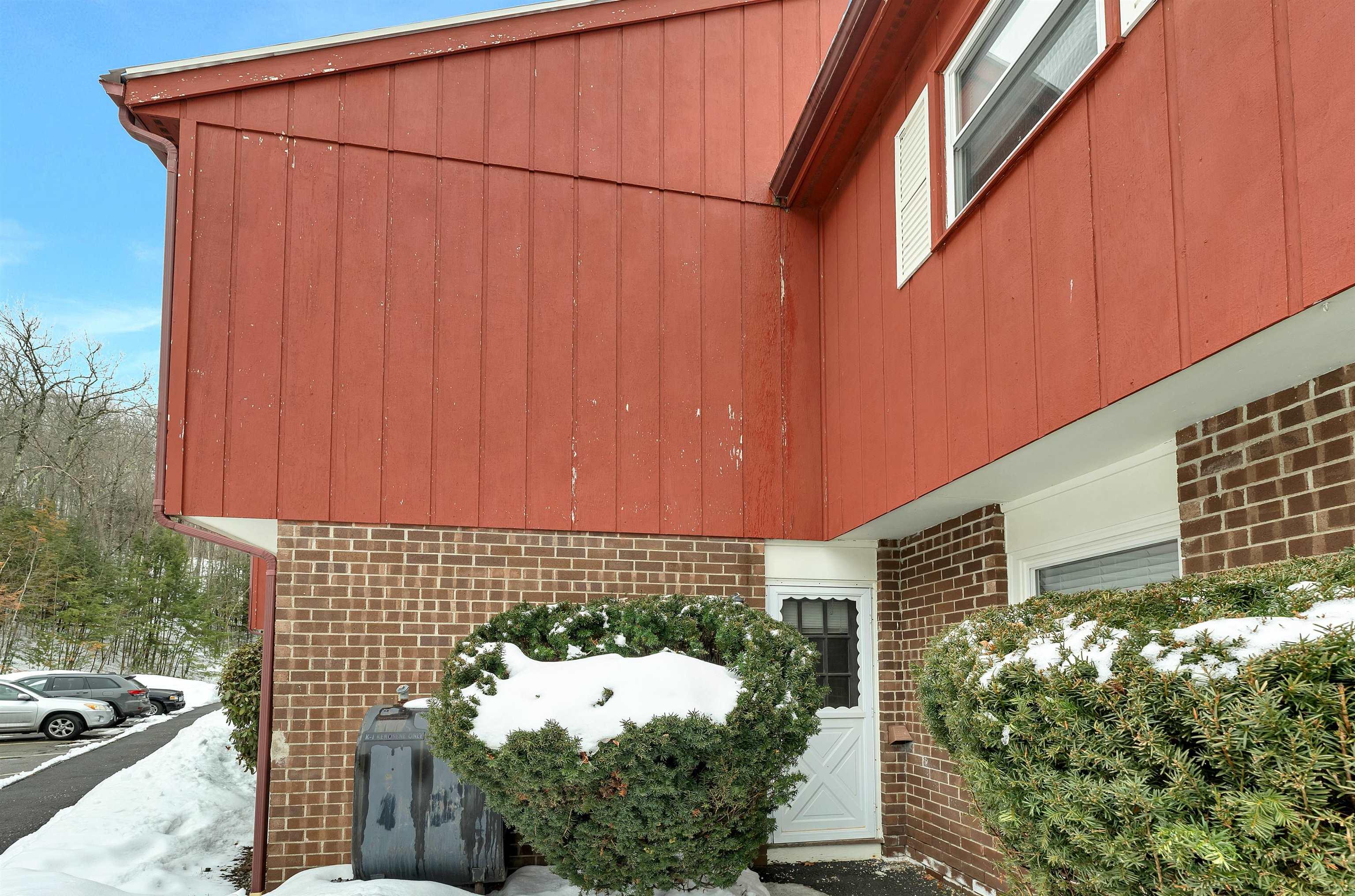 Image 4: Side Entrance View Image 4: Side Entrance View