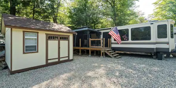 184 Pocahontas Lane
