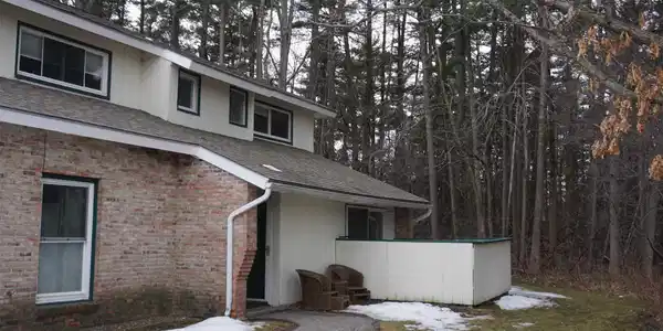 225 Ledgewood