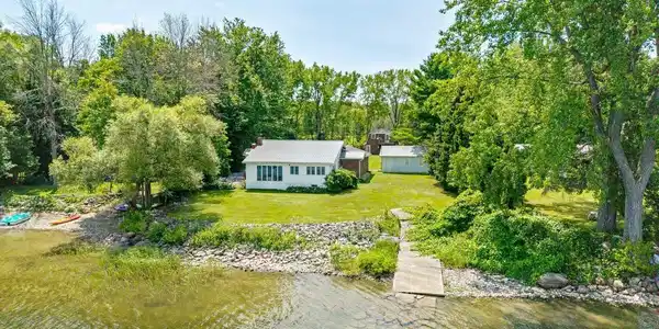 412 North Shore Road
