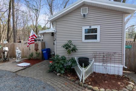 112 Hawthorne Lane