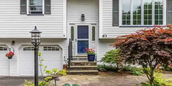 63 Robin Road