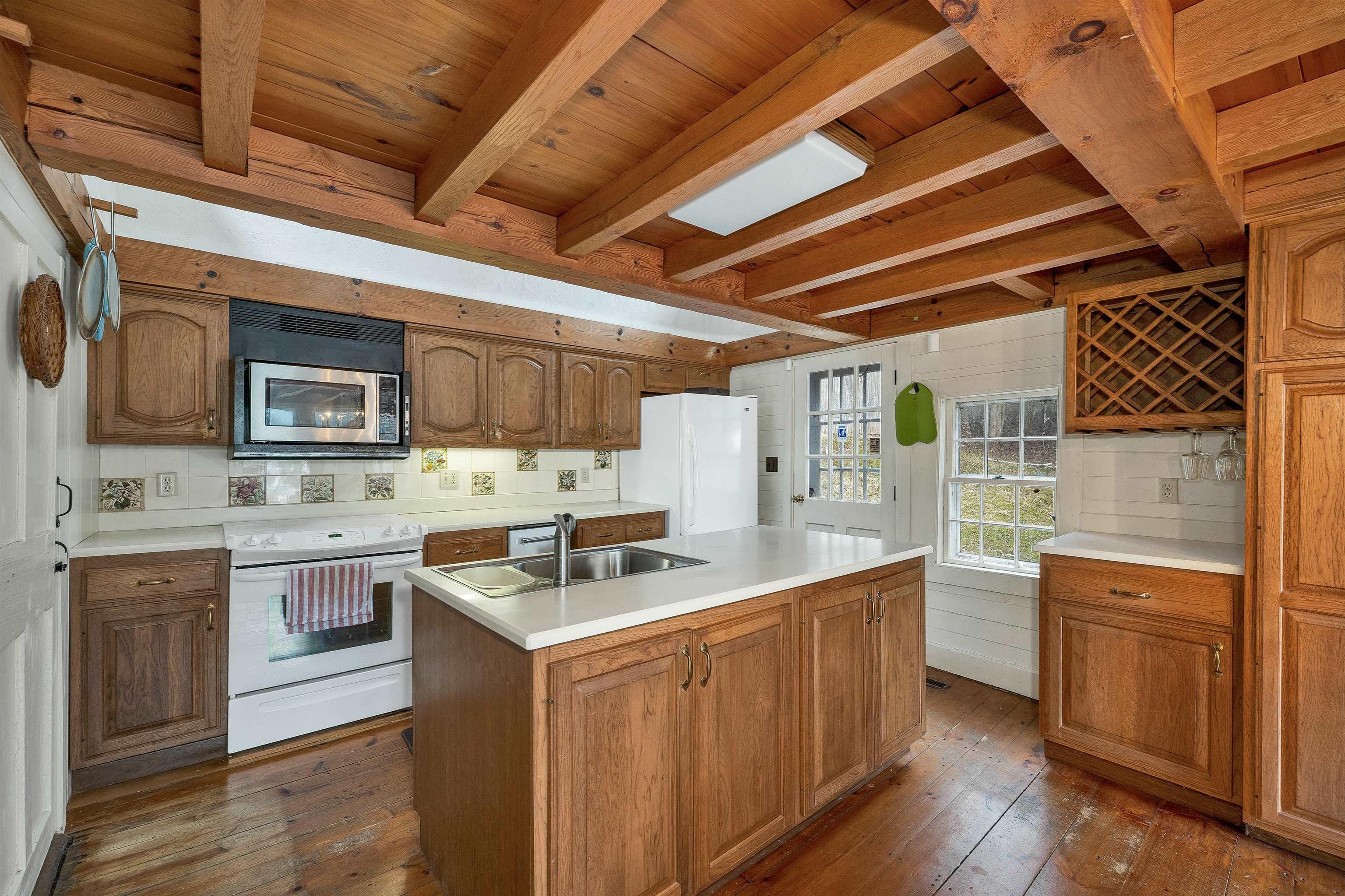 Image 4: Lovely exposed Beams Image 4: Lovely exposed Beams