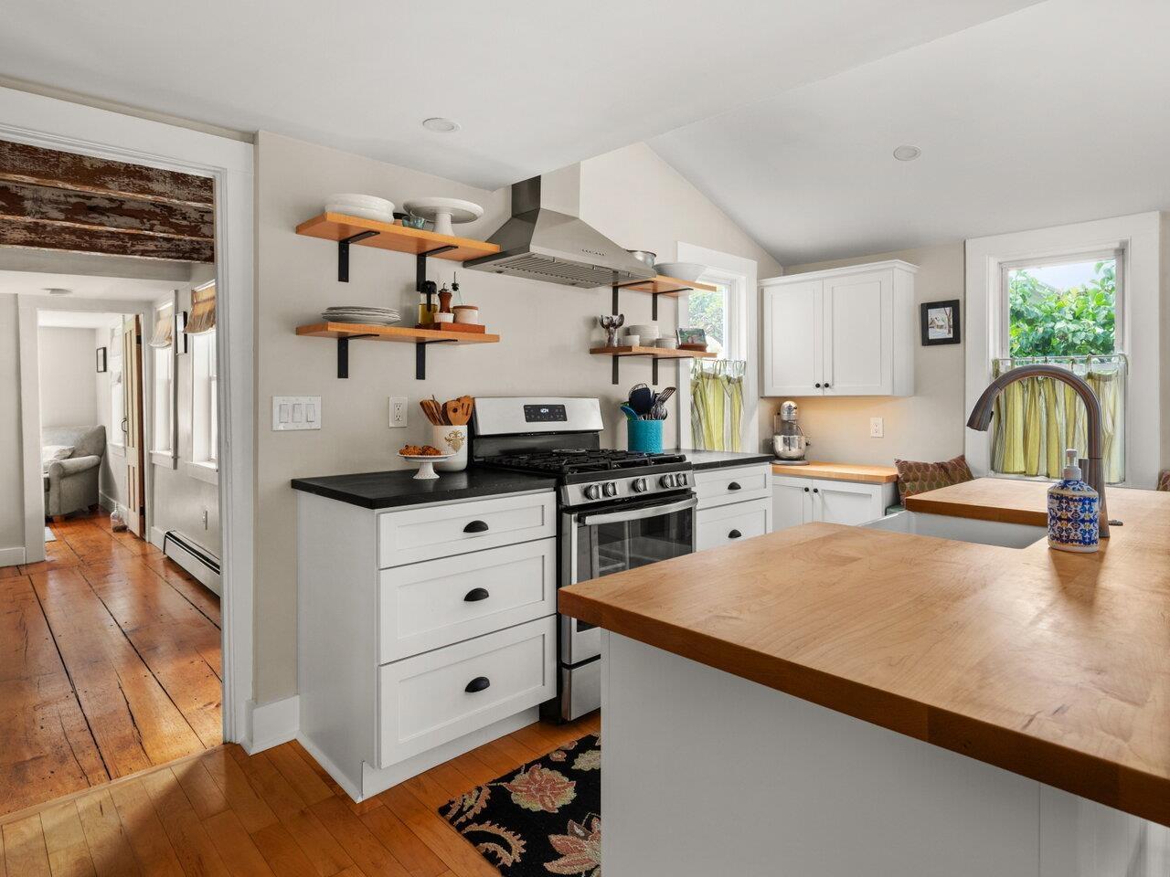 Image 3: Nice Open Shelving & Hood
