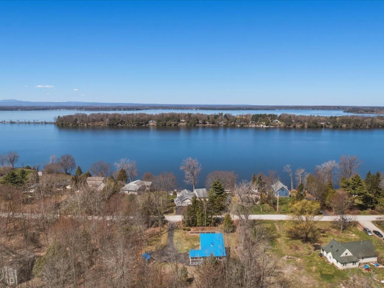 Image 2: Lake Access on Carry Bay Image 2: Lake Access on Carry Bay