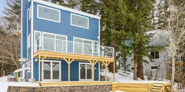 42 White's Grove