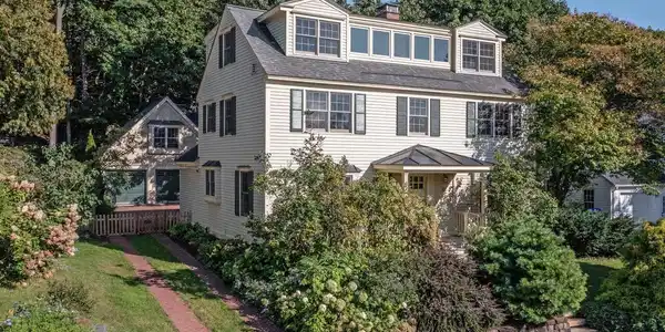 32 Edgewood