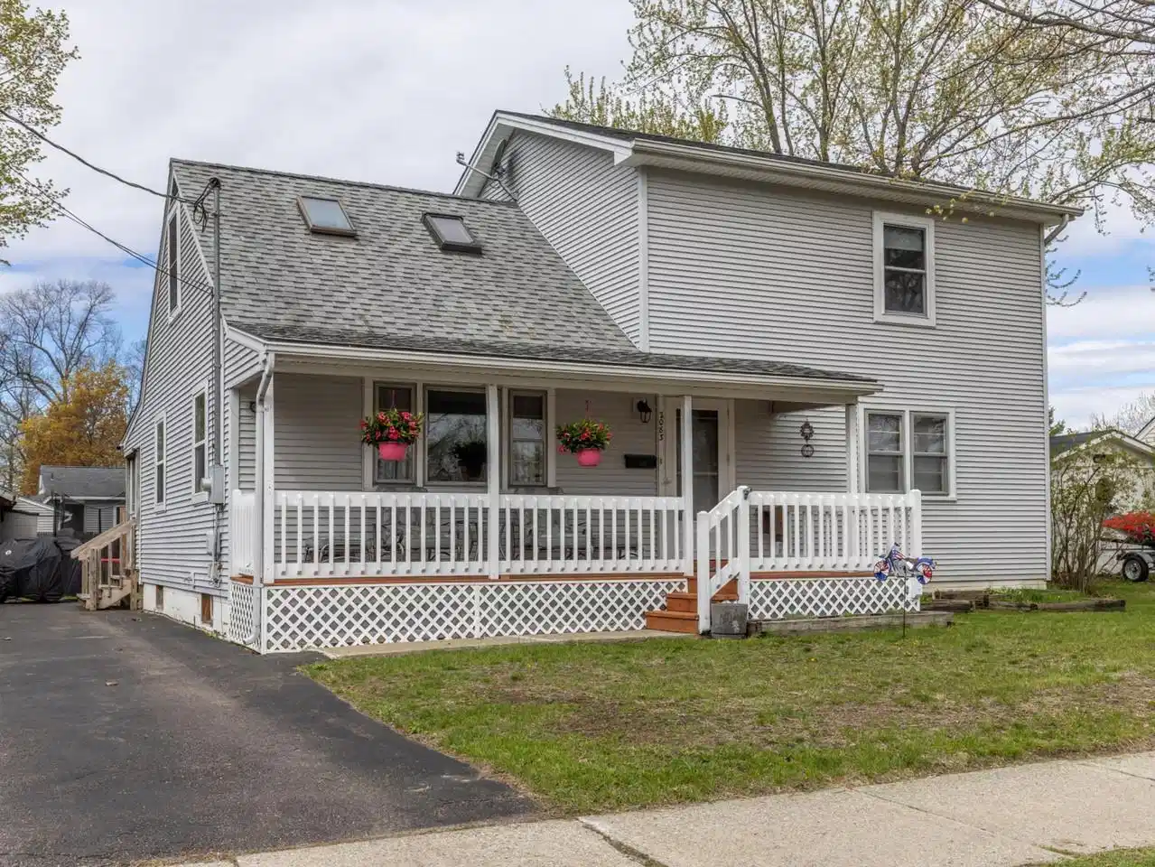 Image 1: Spacious 5 Bedroom Home Image 1: Spacious 5 Bedroom Home