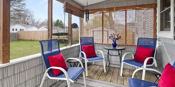 Image 4: Screened Porch Image 4: Screened Porch