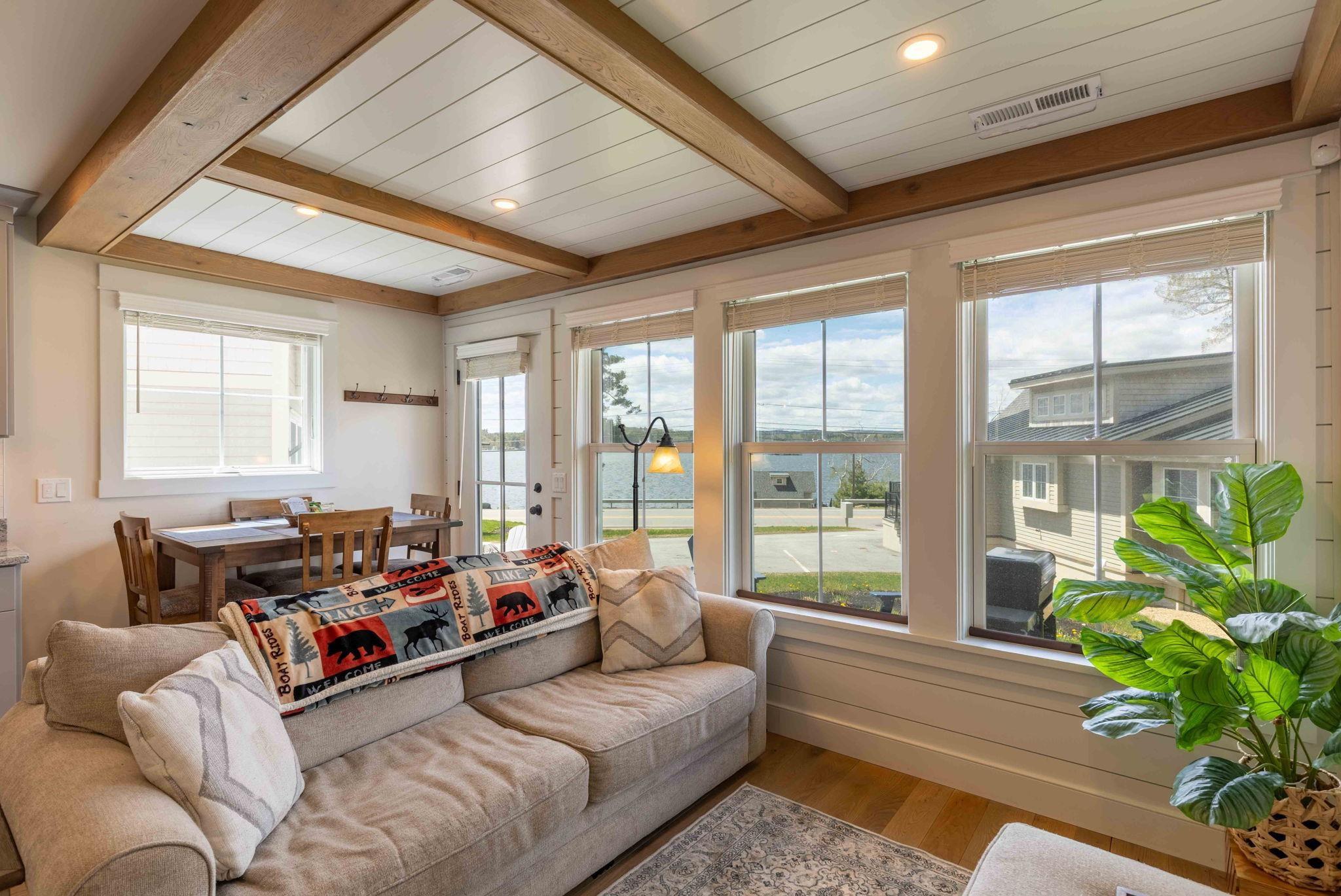 Image 3: Living Room