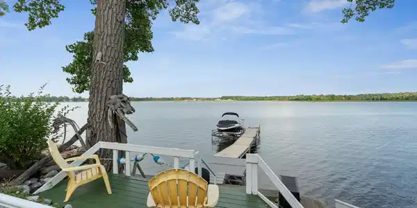 Image 3: Private lakefront deck